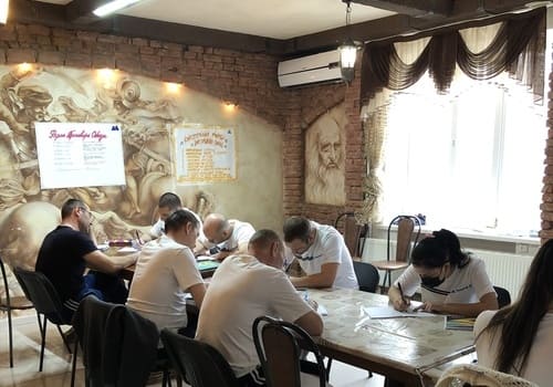 Группа пациентов в реабилитационном центре