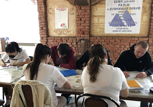 Собрание пациентов в центре реабилитации